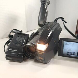 Panasonic PV-L559D Palmcorder Palmsight Camcorder PV-A17 Battery Charger PV-L559